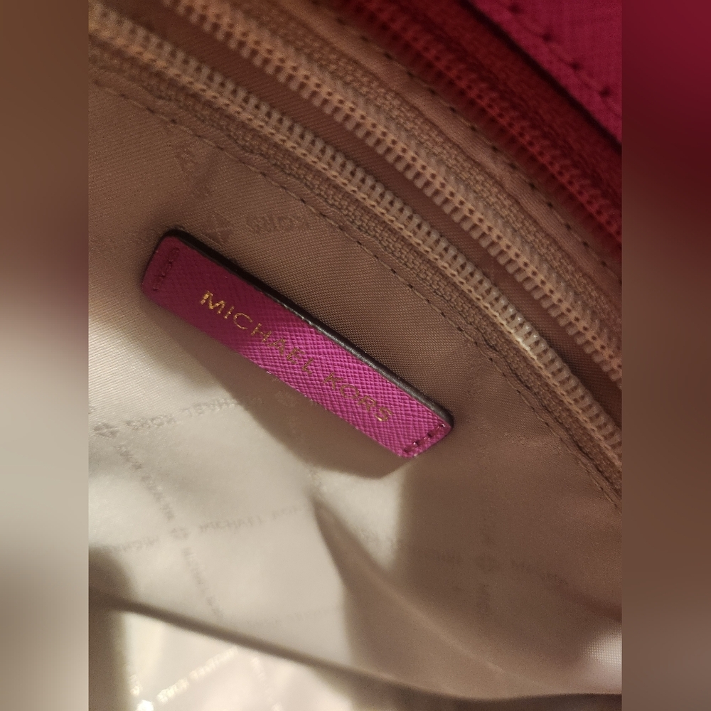 Gorgeous hot pink Michael Kors Selma Mdm Studded convertible crossbody bag - Picture 12 of 14